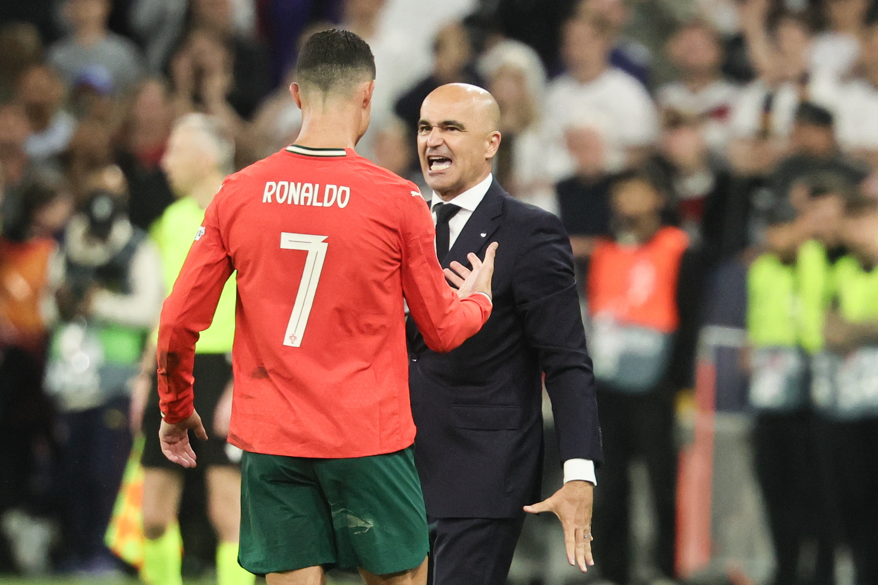 yy体育 -葡萄牙体育发布备战花絮，清晨临场应变，欧超杯任务艰巨，控场能力受关注 